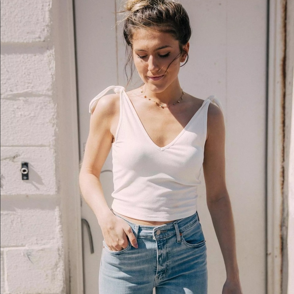 Cropped V-Neck Tank Top
